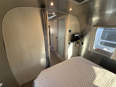 2026 Airstream 27FBQ Base