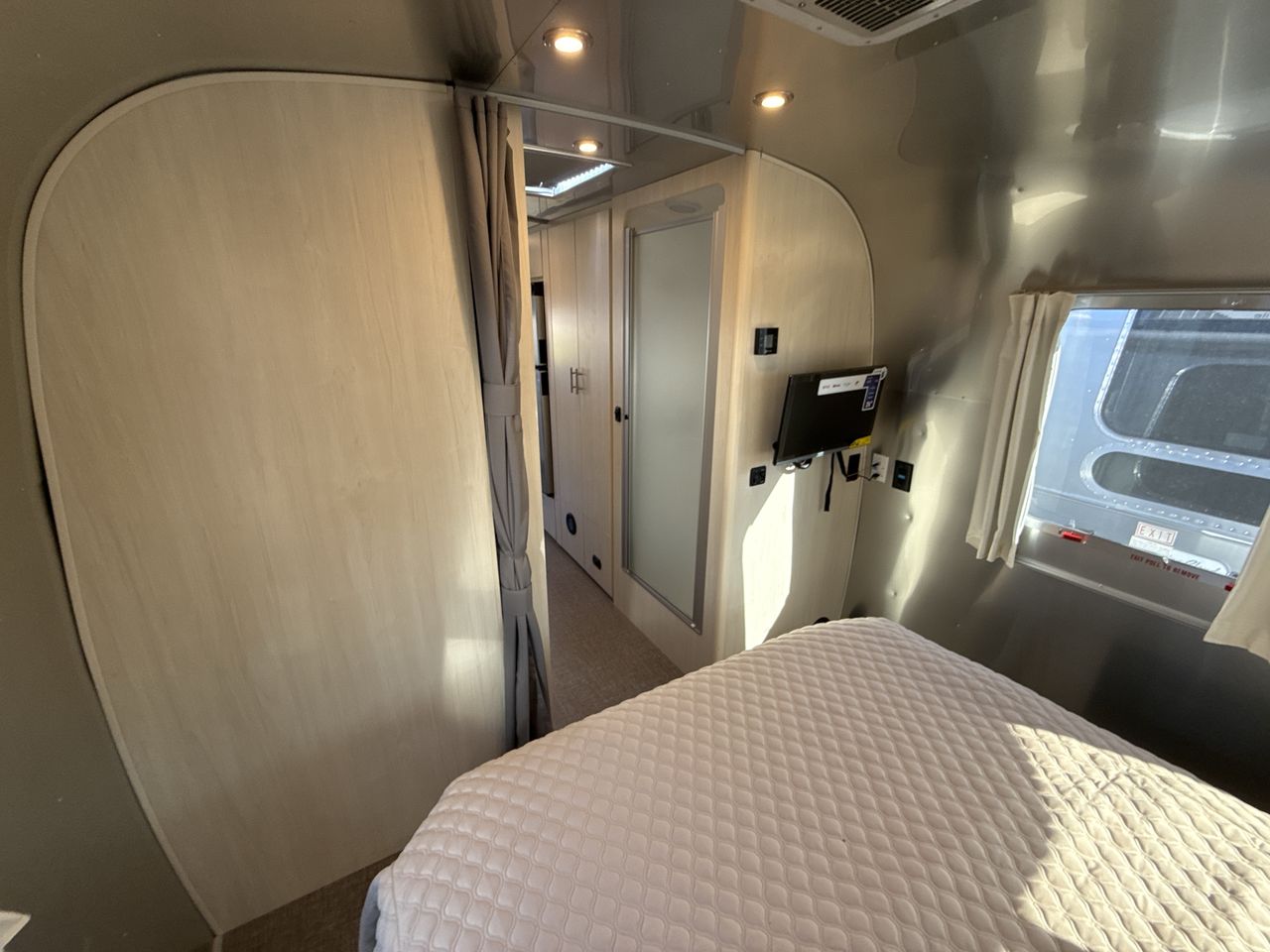 2026 Airstream 27FBQ Base