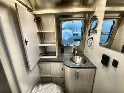 2026 Airstream 27FBT Base