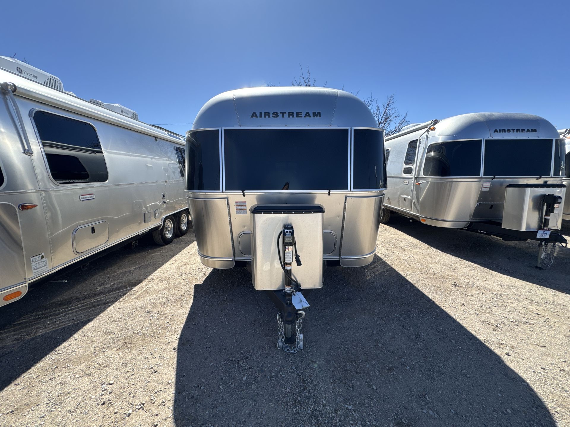 2025 Airstream 27FBQ Base
