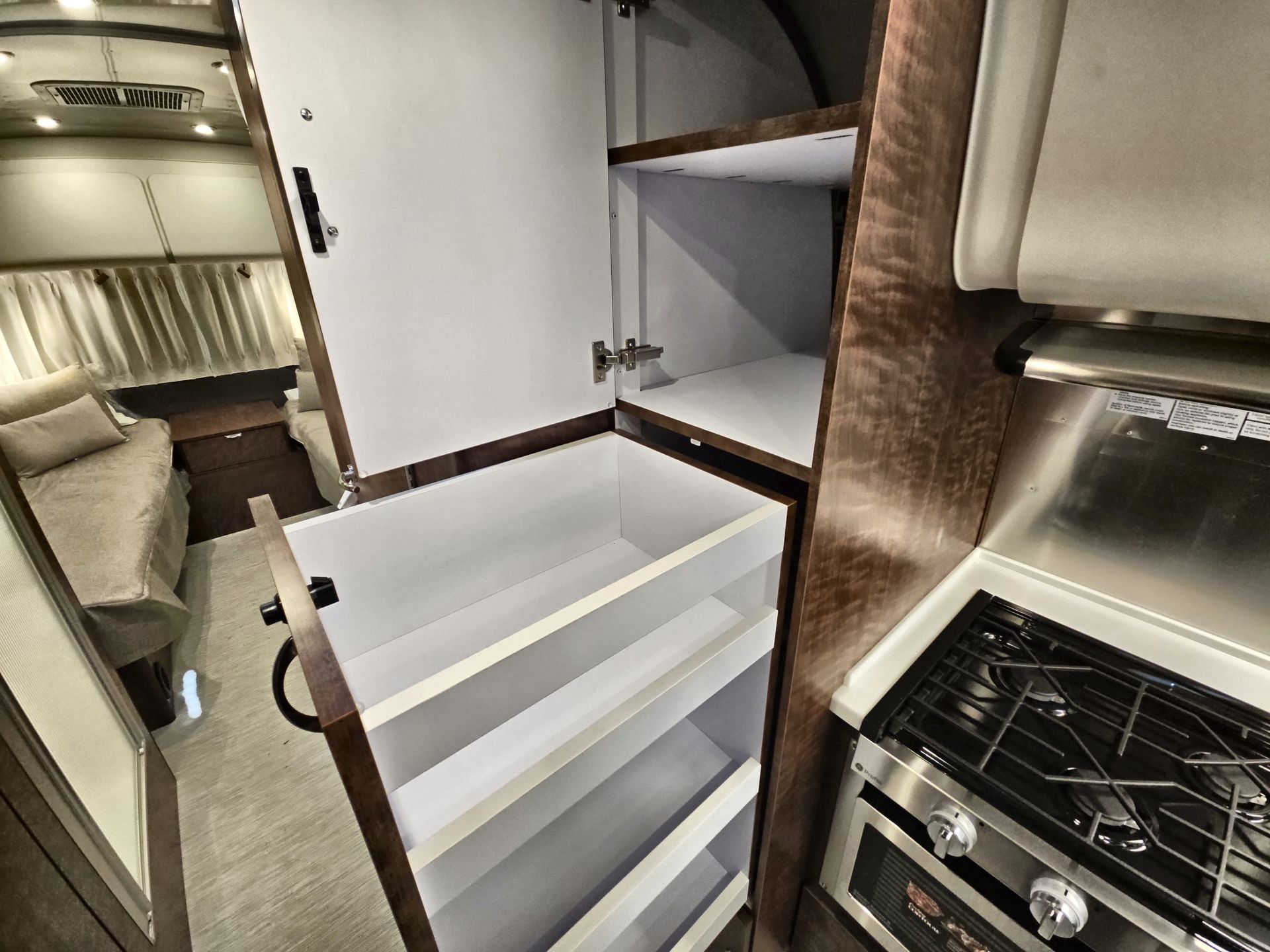 2026 Airstream 27FBT Base