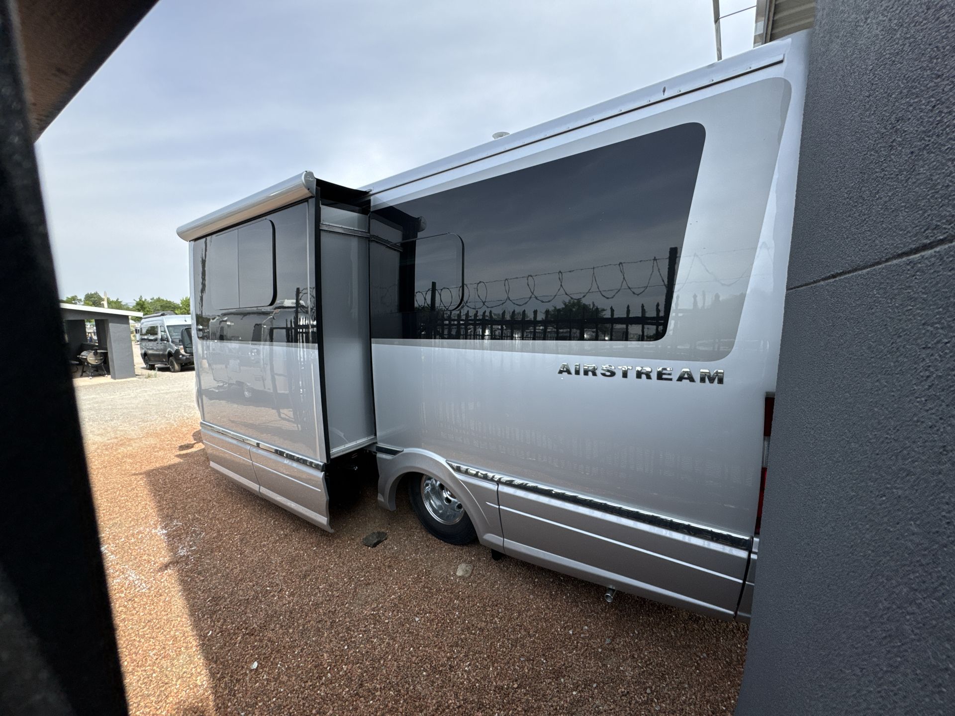 2025 Airstream Murphy Suite Base