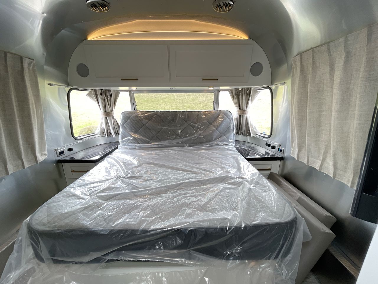 2026 Airstream 28RBQ Base