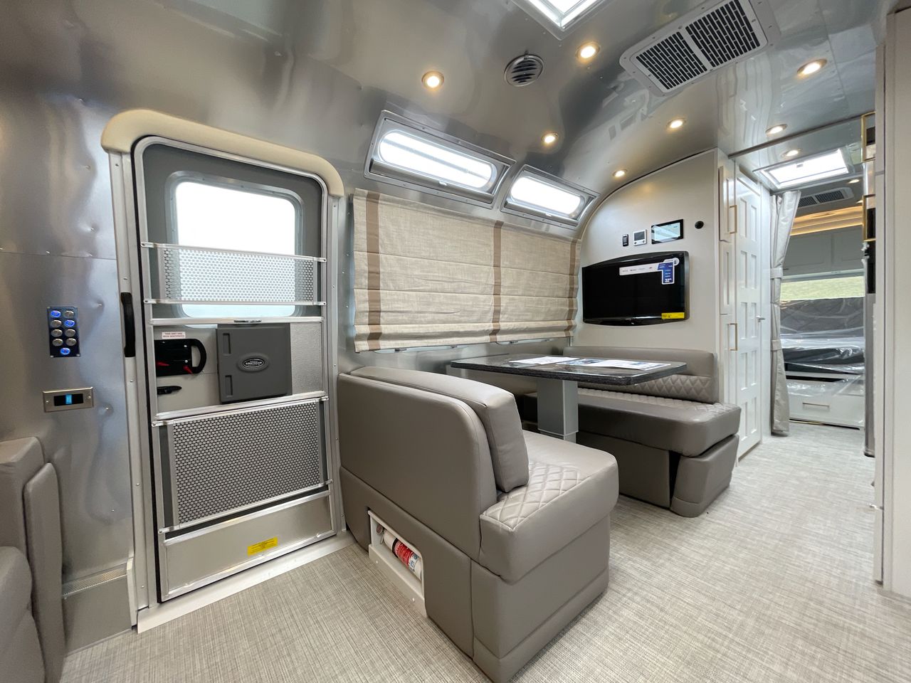 2026 Airstream 28RBQ Base