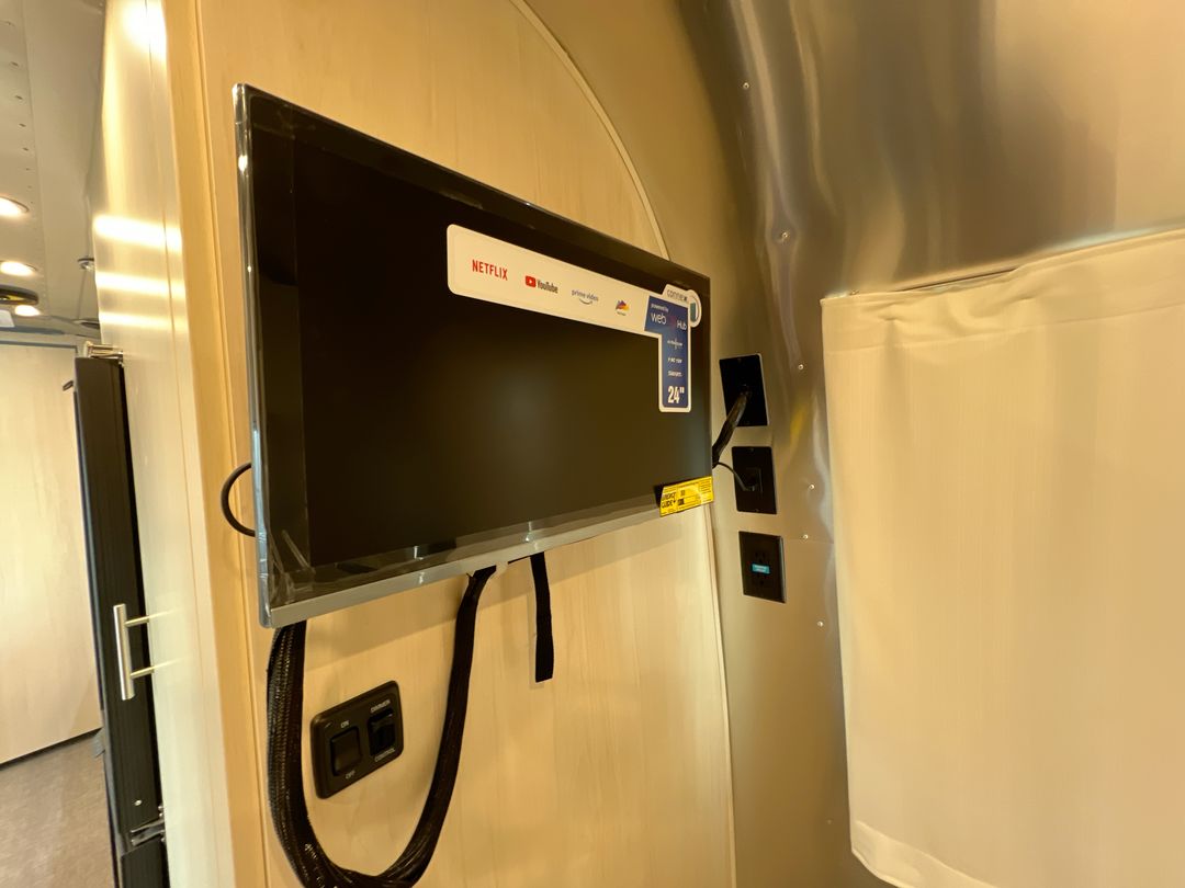 2025 Airstream 23FBQ Base