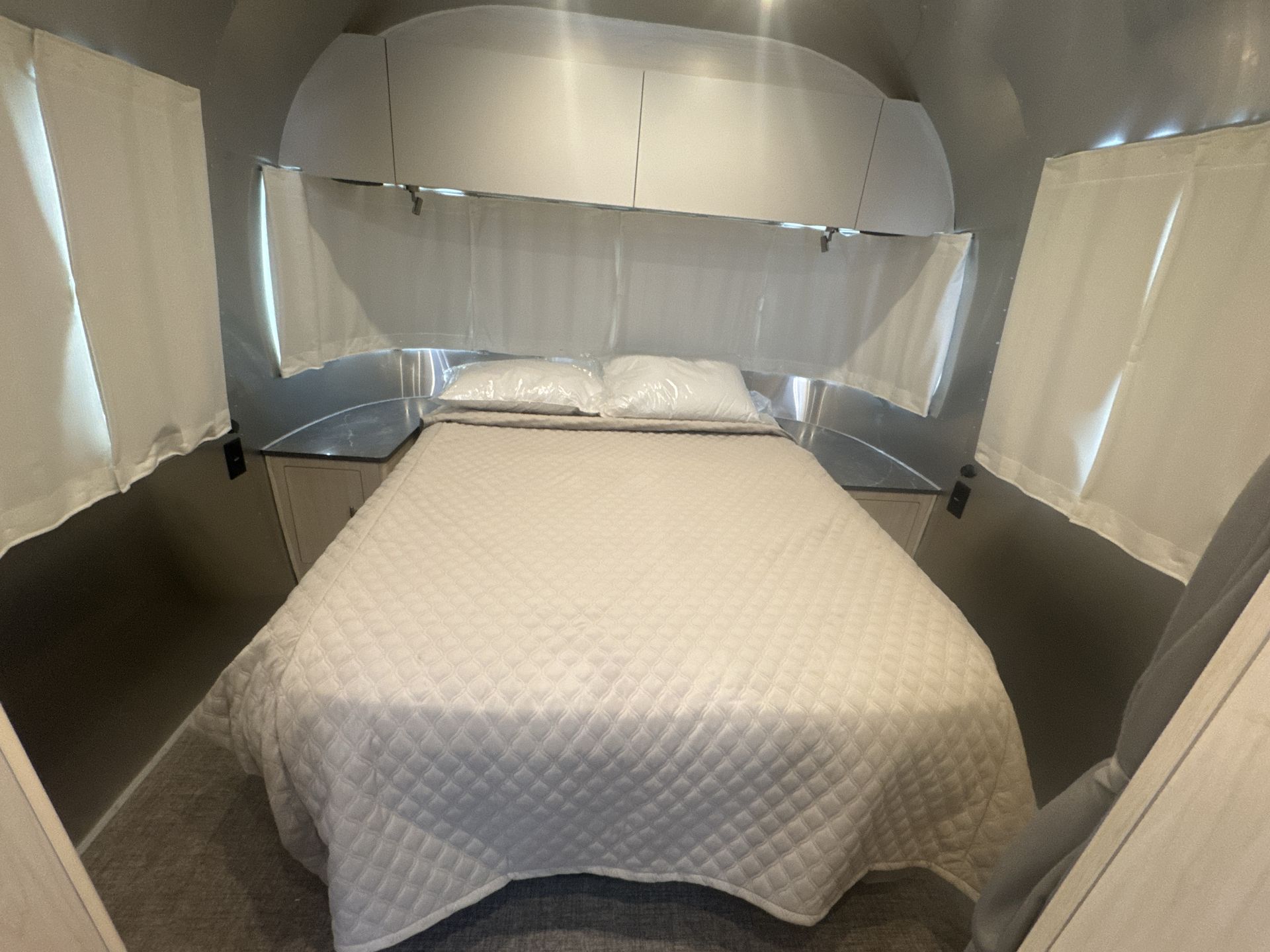 2025 Airstream 27FBQ Base
