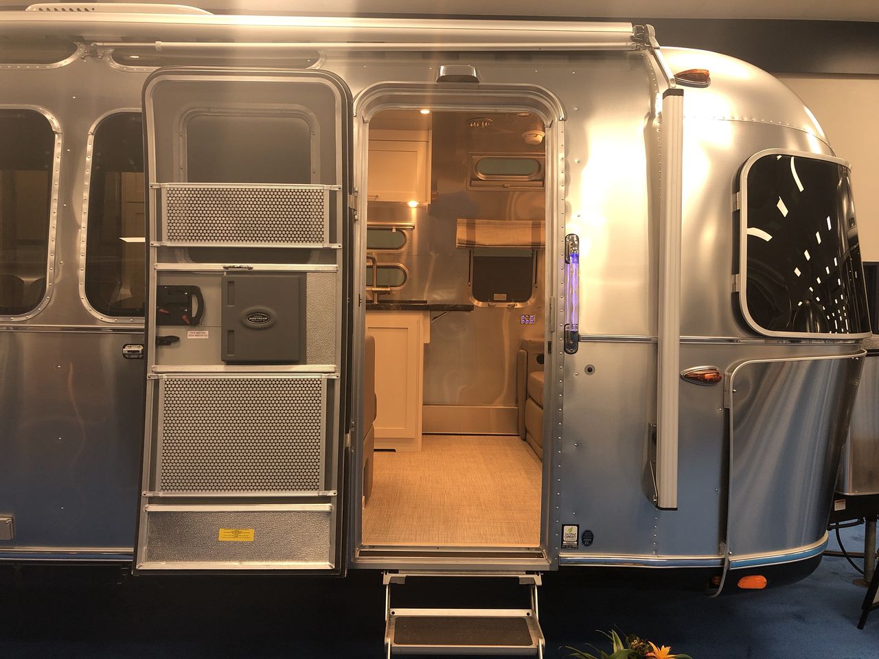2026 Airstream 28RBT Base