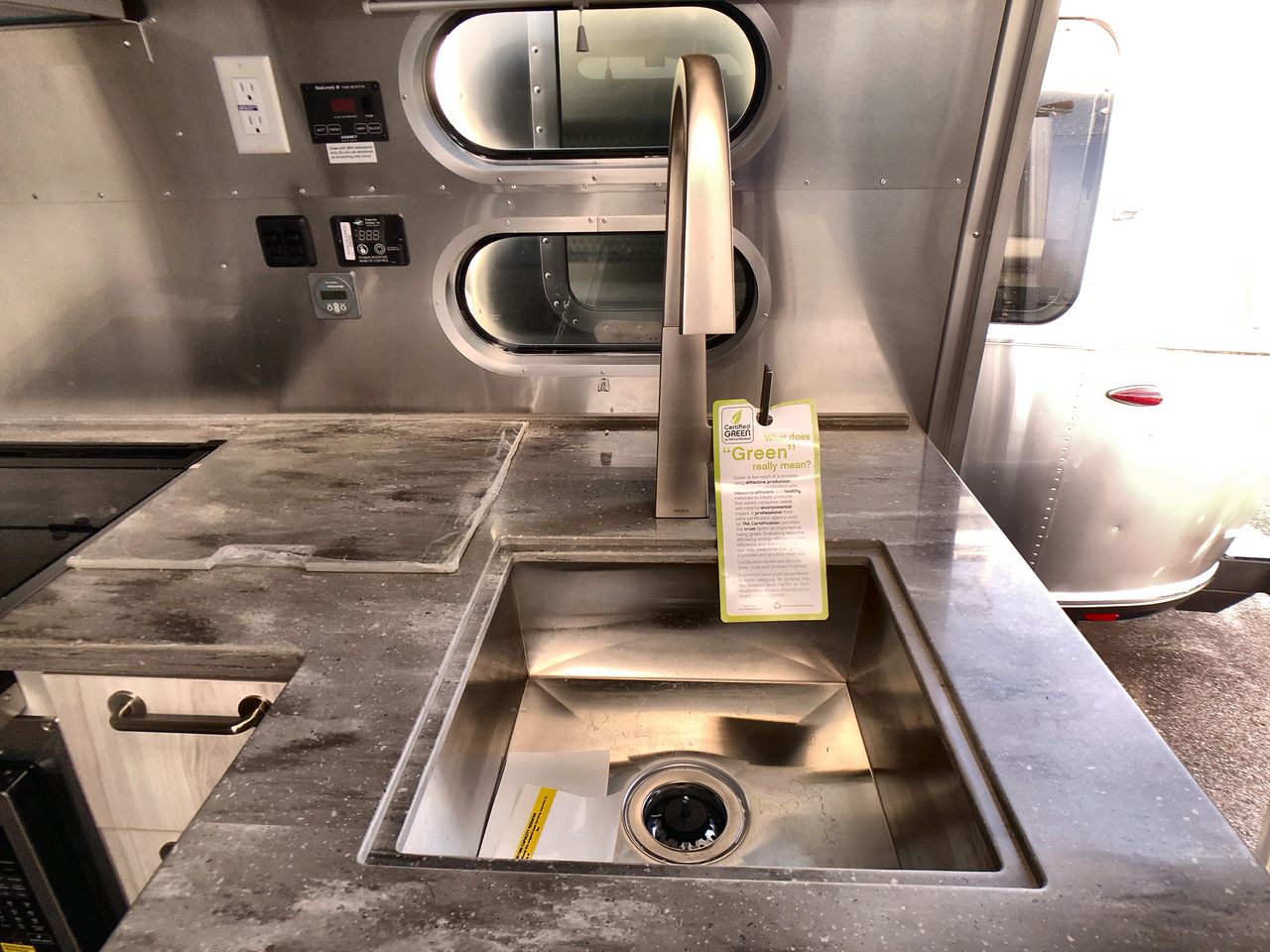 2026 Airstream 25FBQ Base