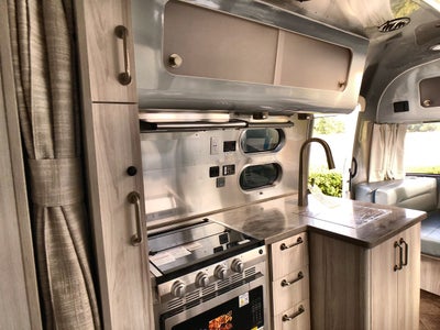 2026 Airstream 25FBQ Base
