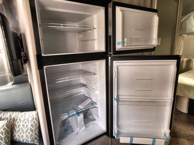 2026 Airstream 25FBQ Base