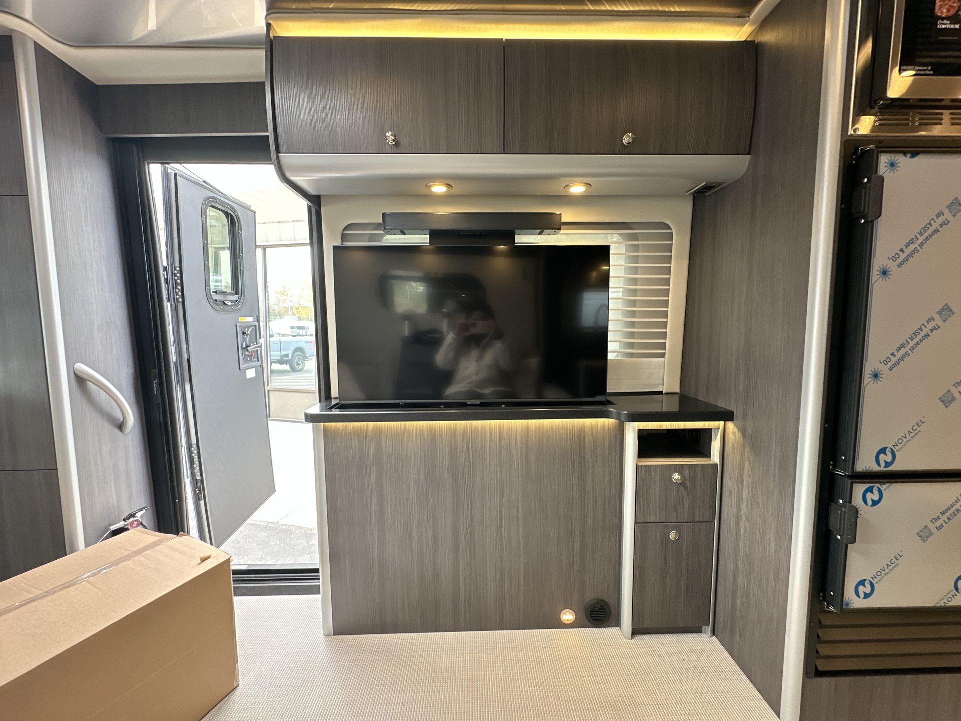 2026 Airstream Murphy Suite Base