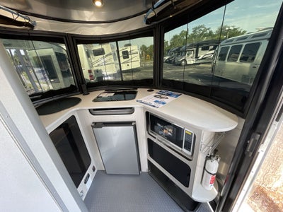 2025 Airstream 16X Base