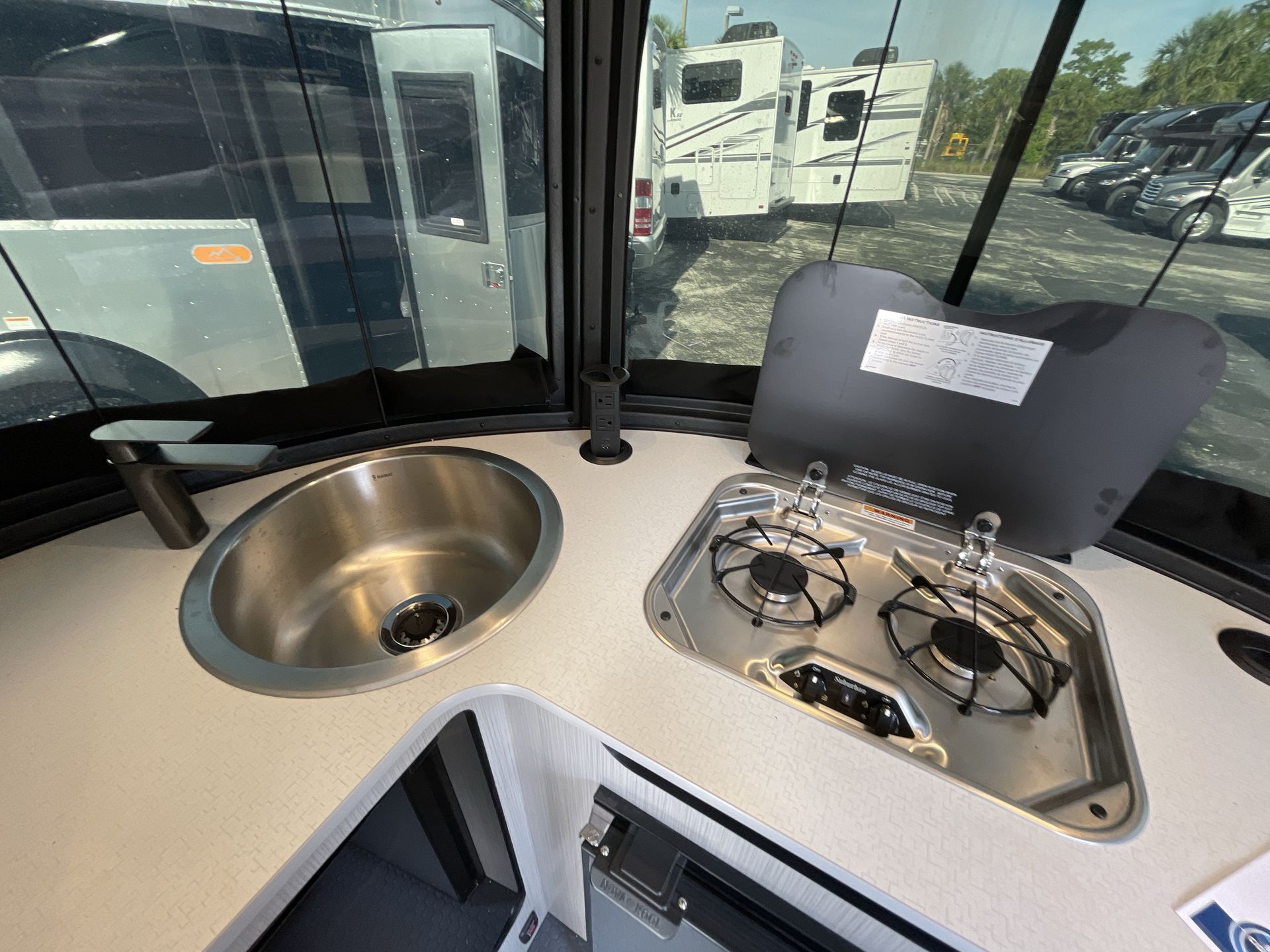 2025 Airstream 16X Base
