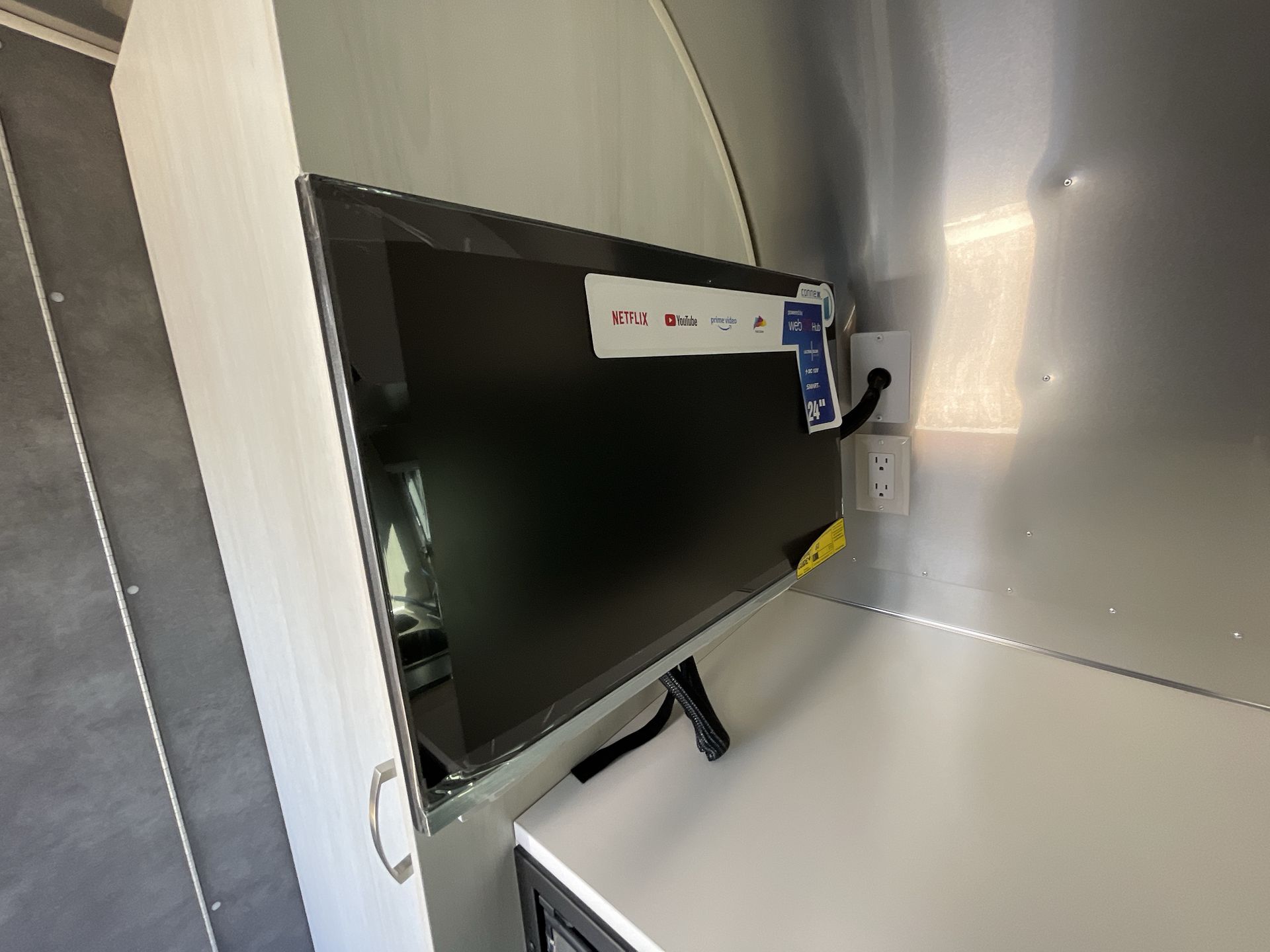 2026 Airstream 22FB Base