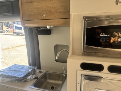 2026 Airstream Rangeline Base