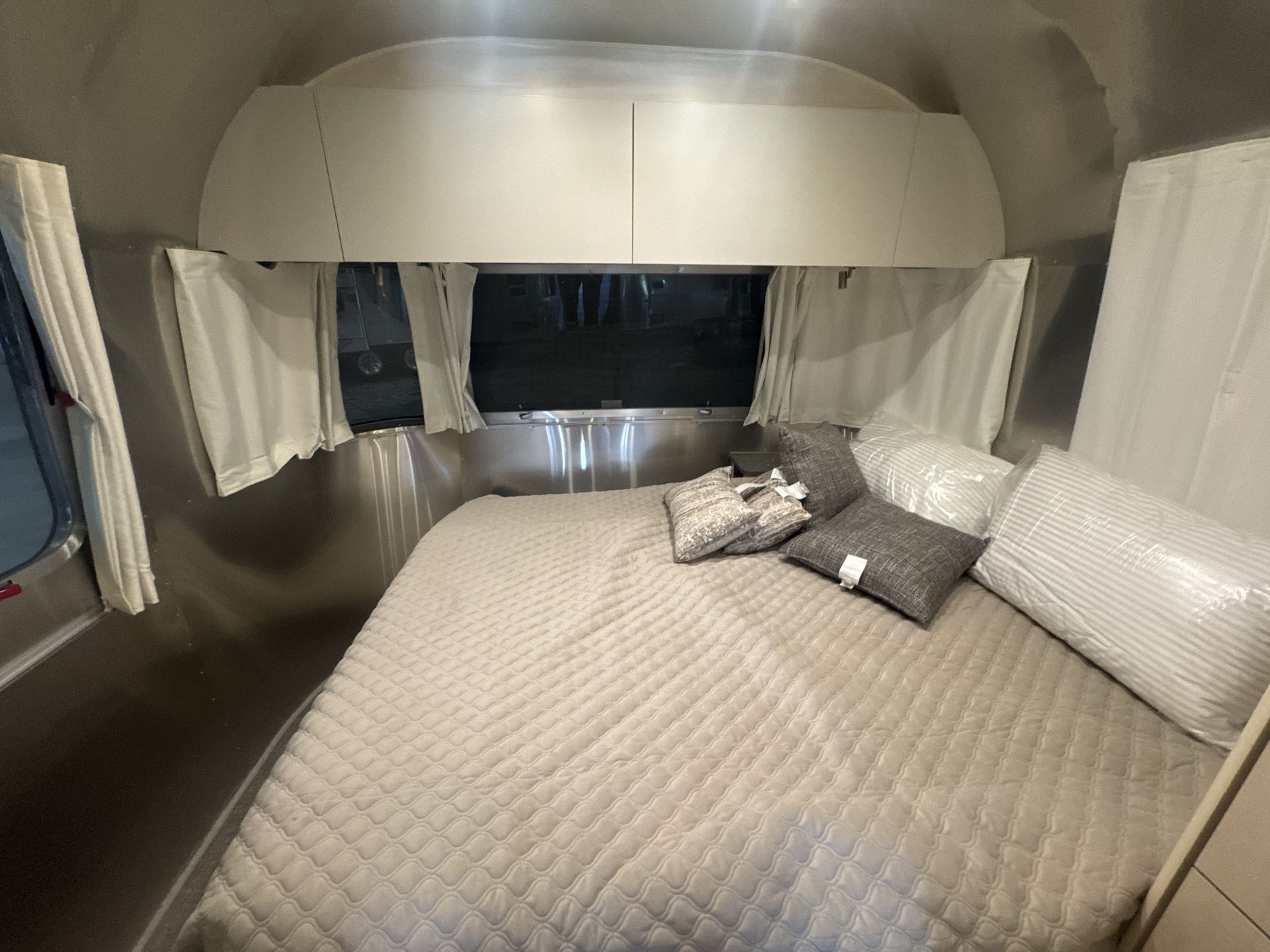 2025 Airstream 25FBQ Base