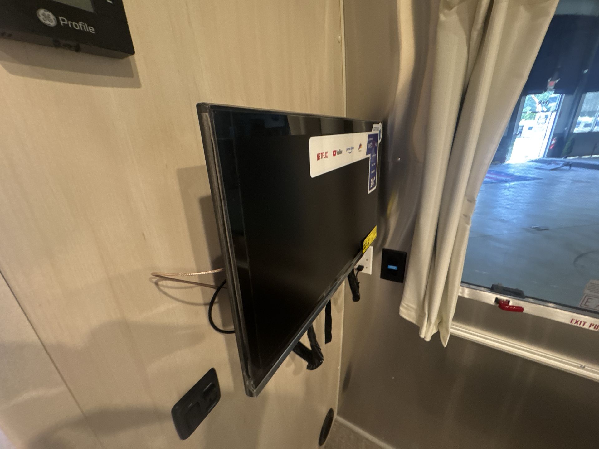 2025 Airstream 25FBQ Base