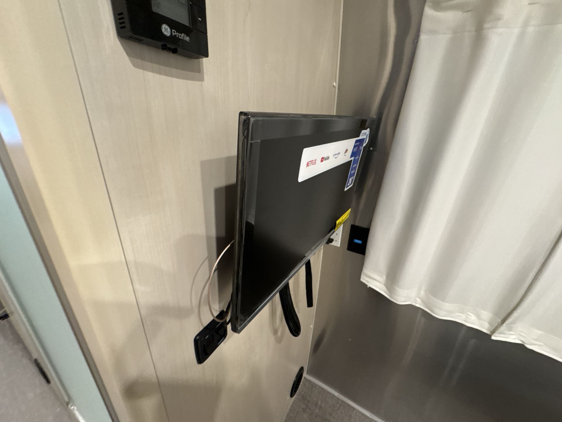 2026 Airstream 25FBQ Base