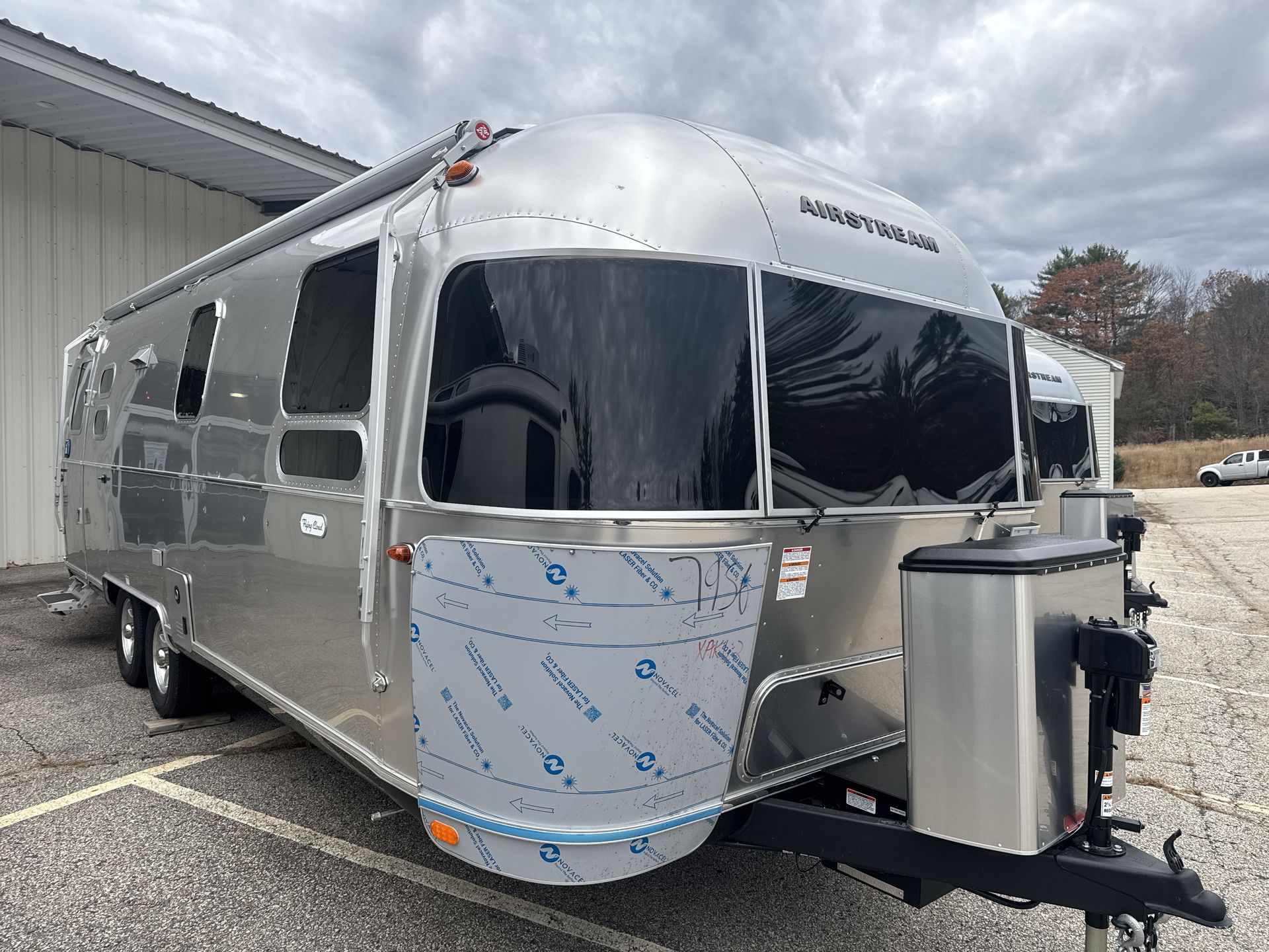 2026 Airstream 27FBQ Base
