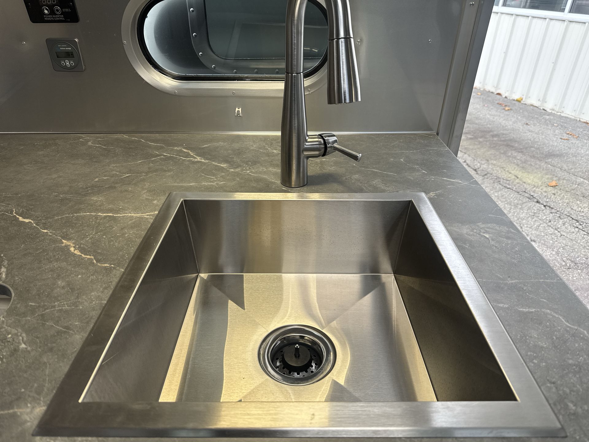 2026 Airstream 27FBQ Base