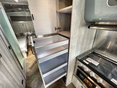 2026 Airstream 27FBT Base