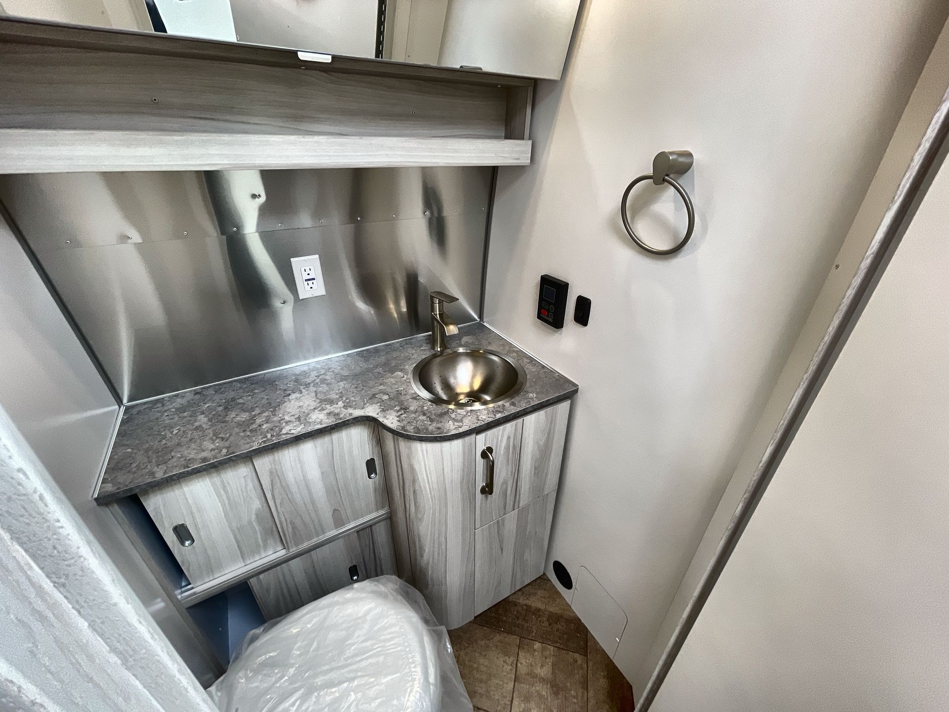 2026 Airstream 27FBT Base