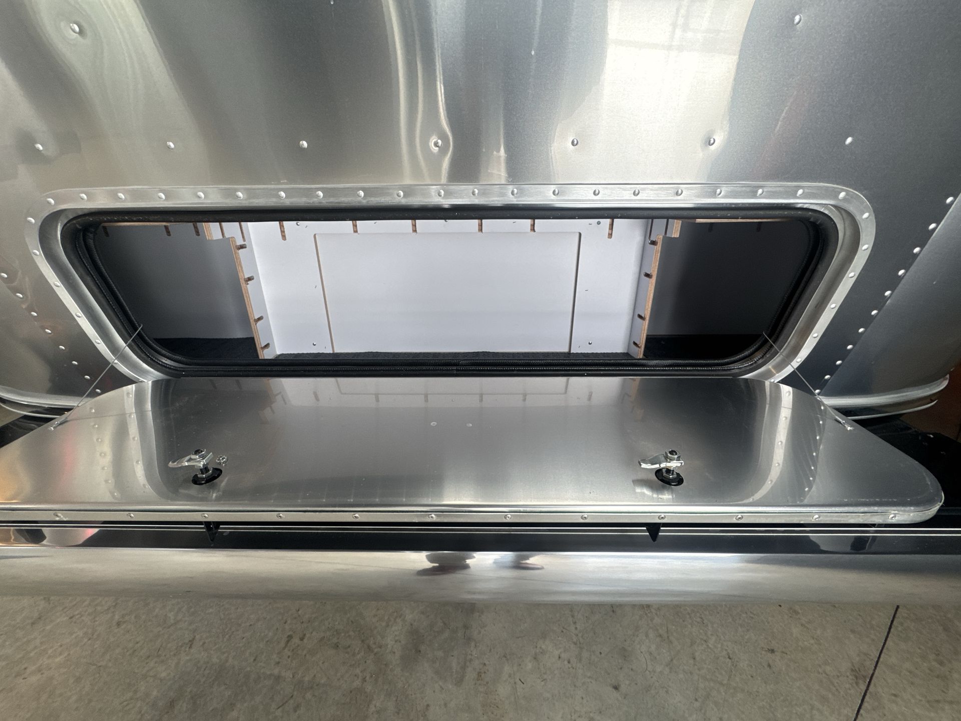 2025 Airstream 25FBT Base