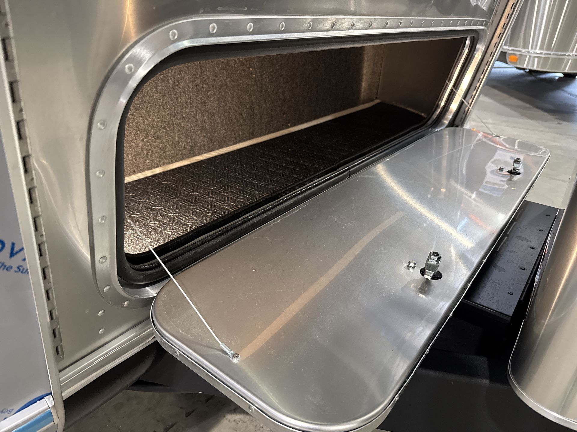 2026 Airstream 27FBT Base