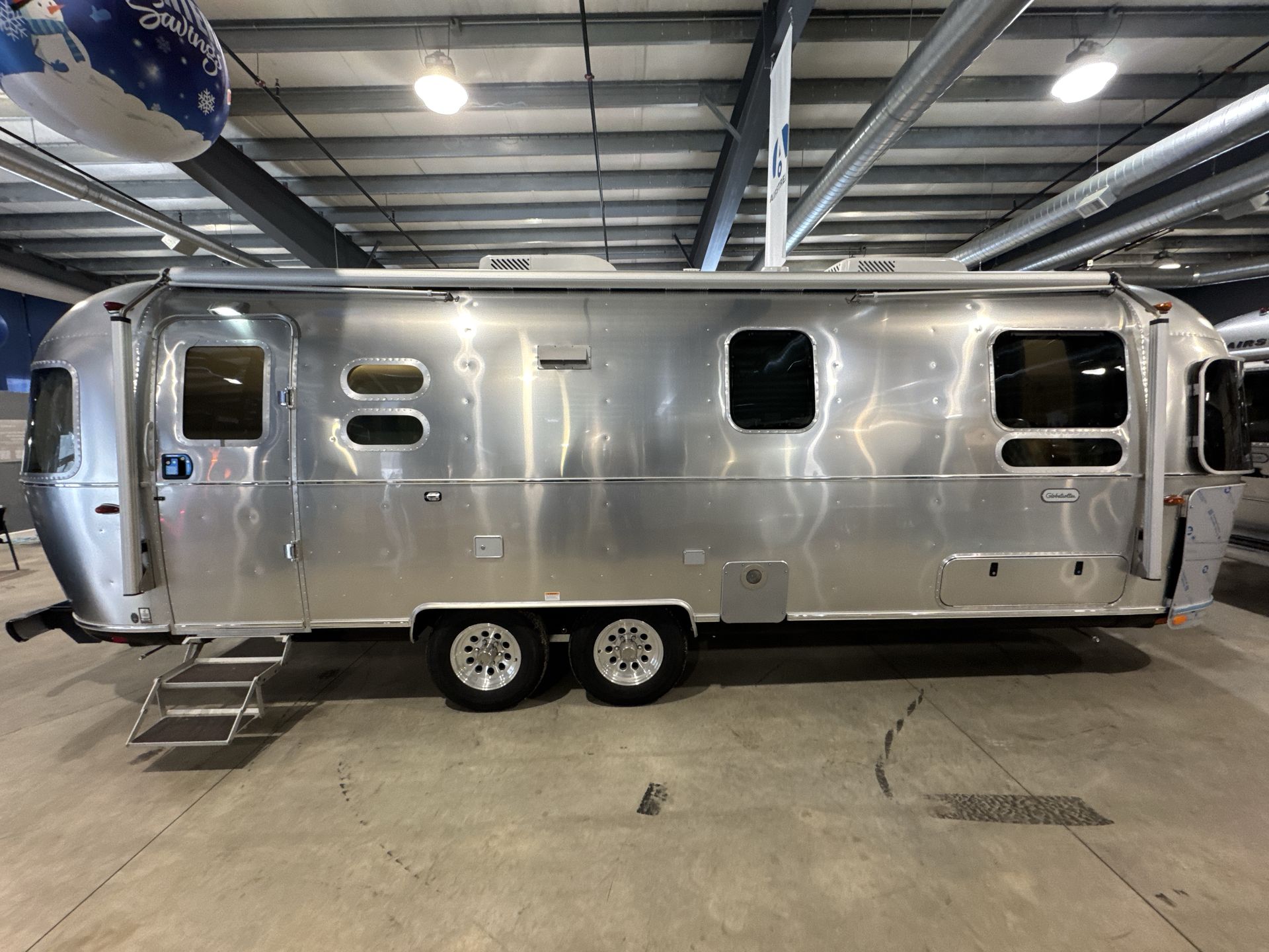 2026 Airstream 27FBT Base