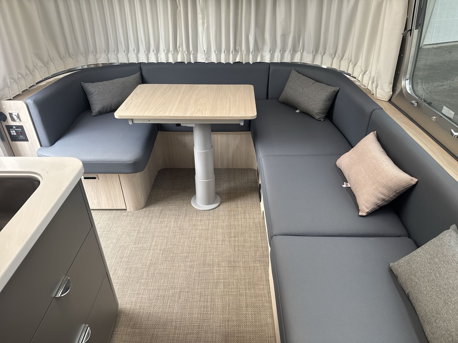 2026 Airstream 27FBT Base