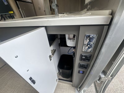 2026 Airstream 27FBT Base