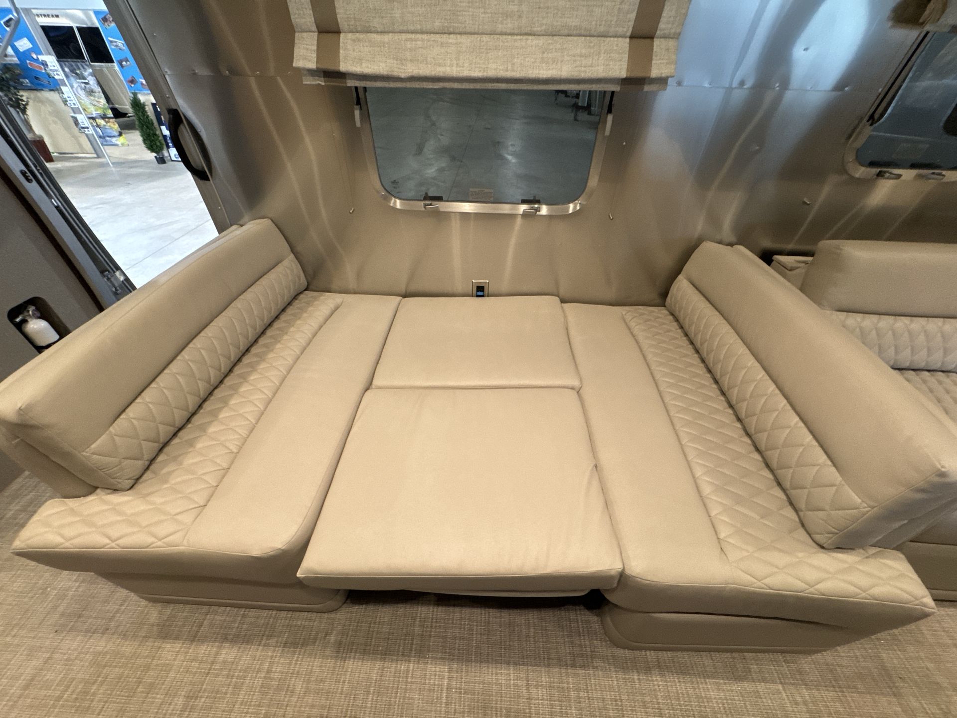 2026 Airstream 33FBT Base