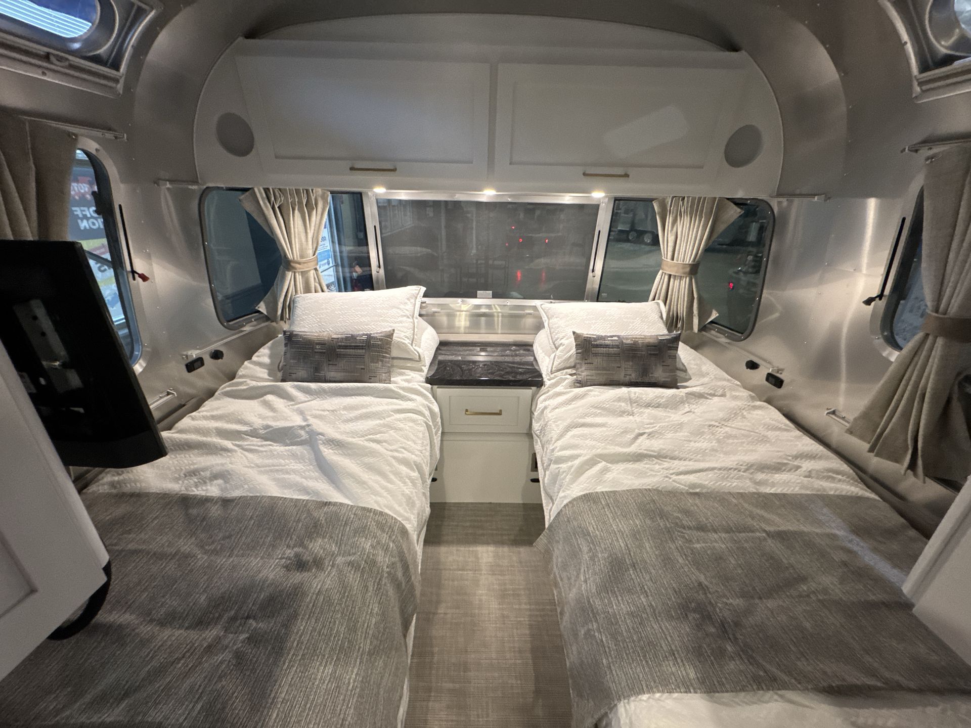 2026 Airstream 33FBT Base