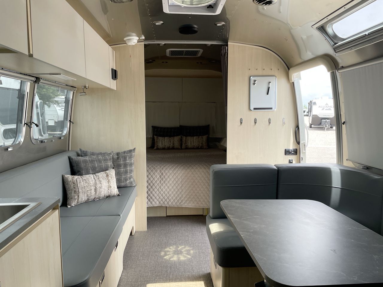 2025 Airstream 30FBBQ Base