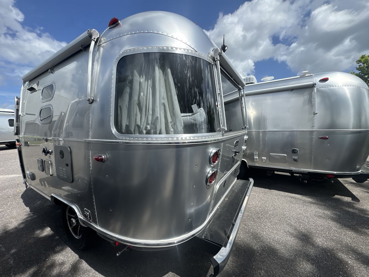 2025 Airstream 16RB Base