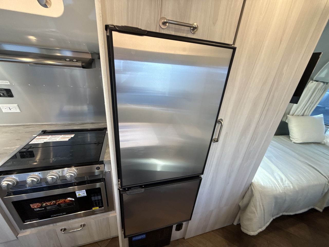 2026 Airstream 23FBT Base