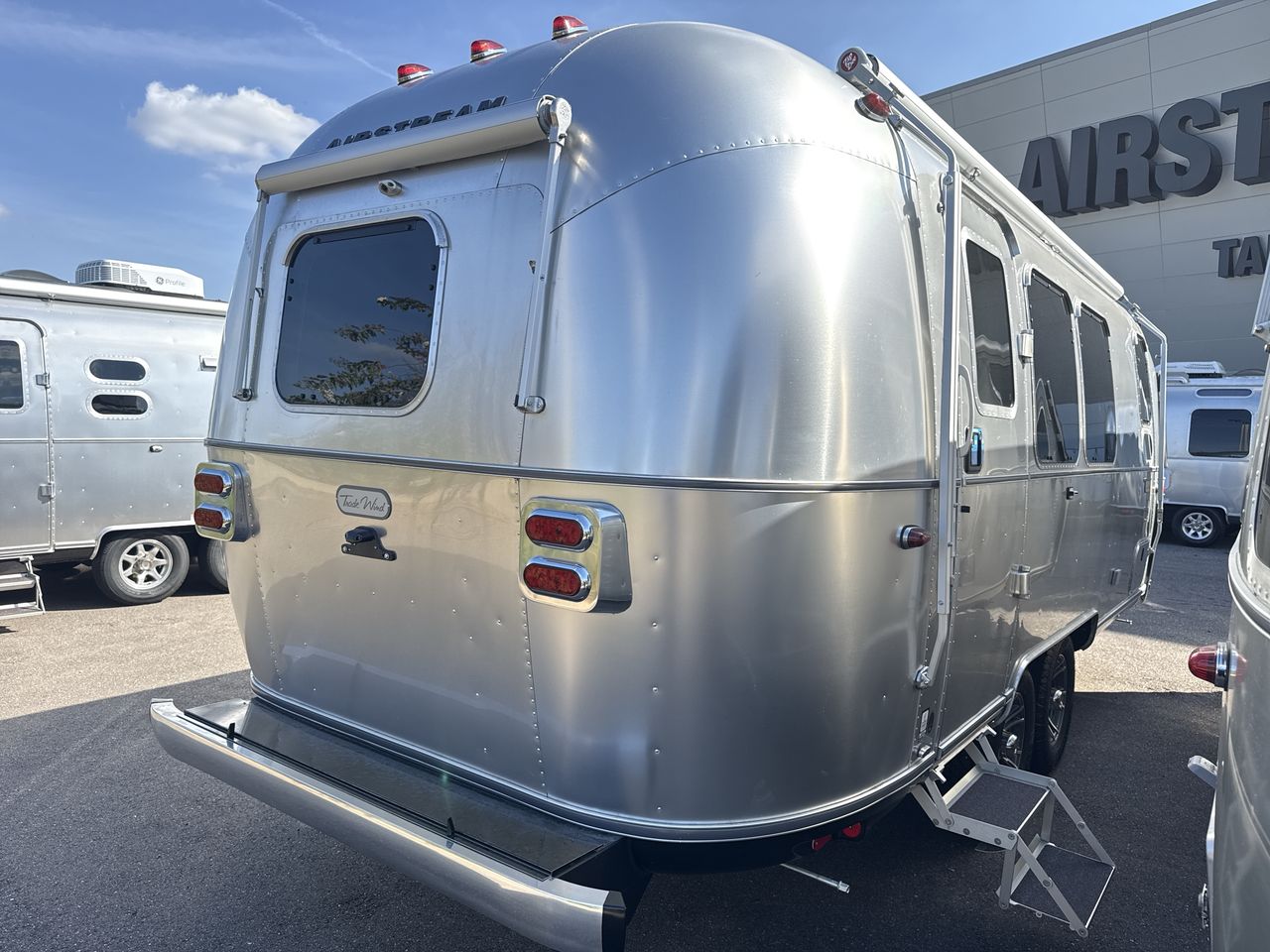 2026 Airstream 23FBT Base