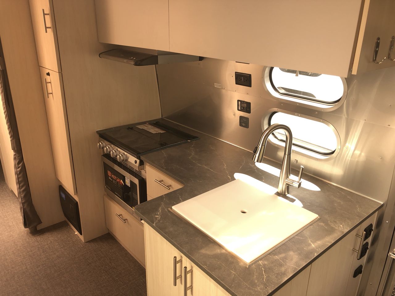 2026 Airstream 27FBT Base