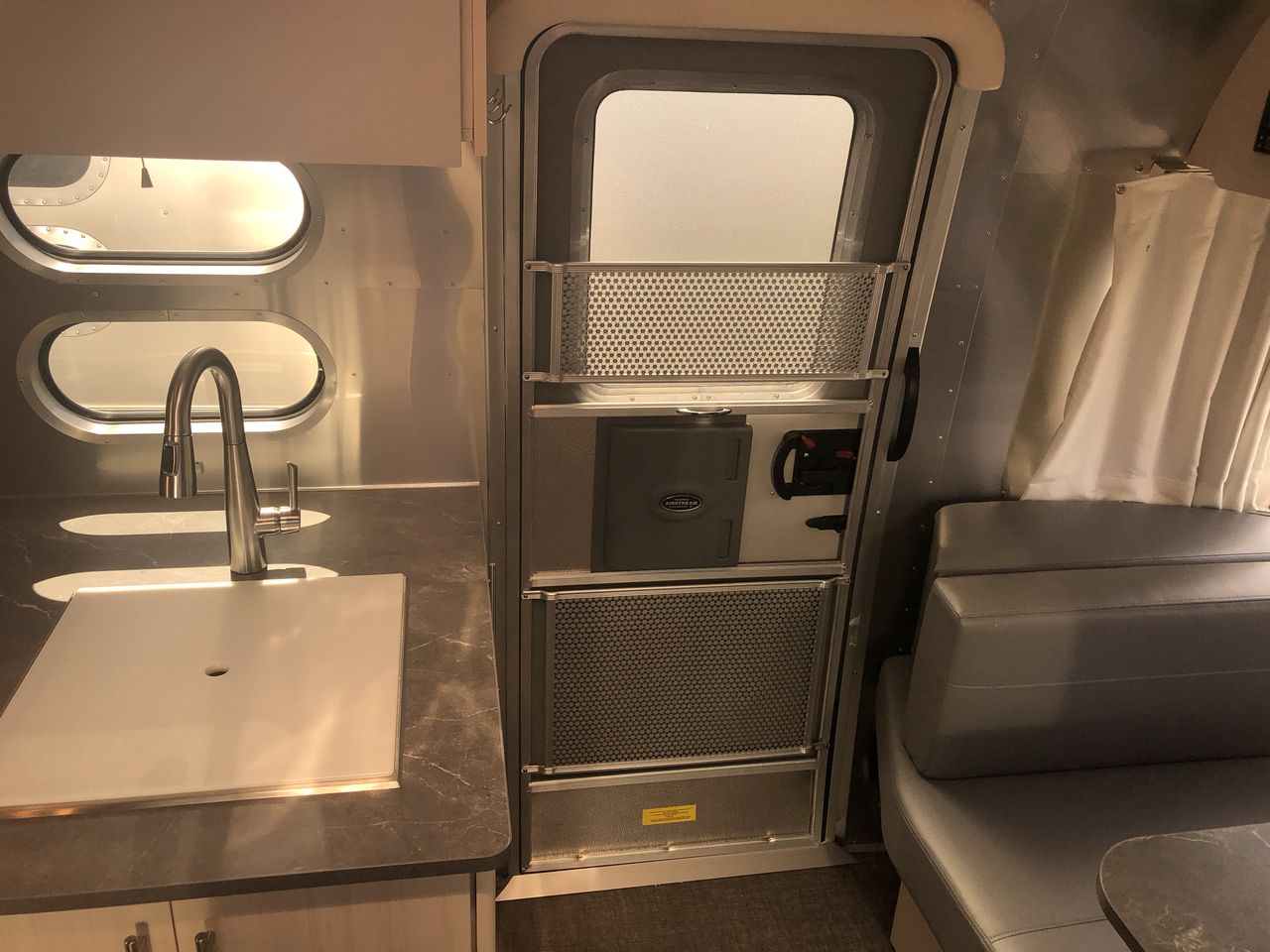 2026 Airstream 27FBT Base