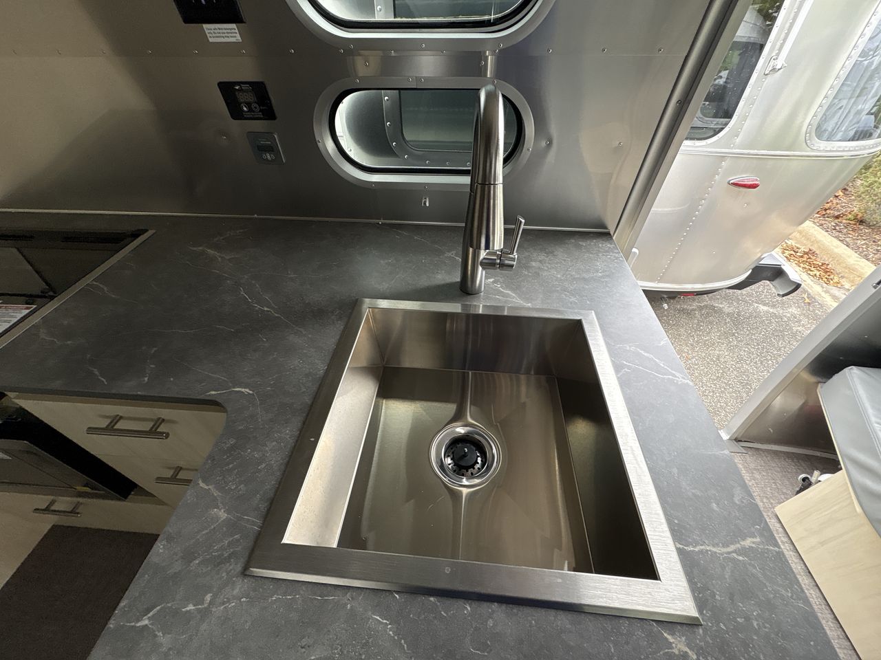 2025 Airstream 27FBQ Base