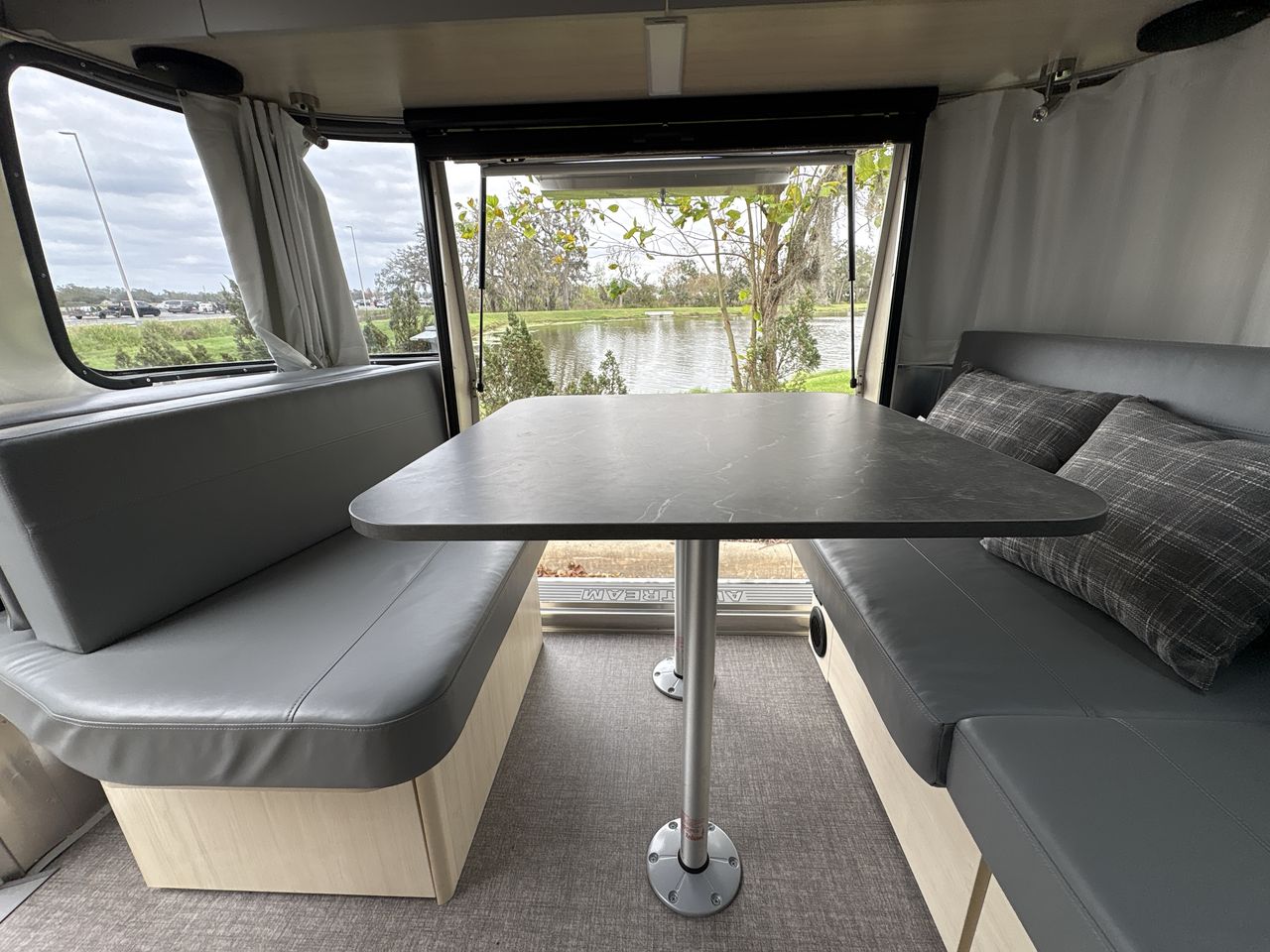 2025 Airstream 27FBQ Base