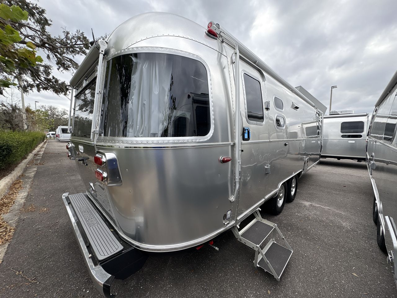 2025 Airstream 27FBQ Base