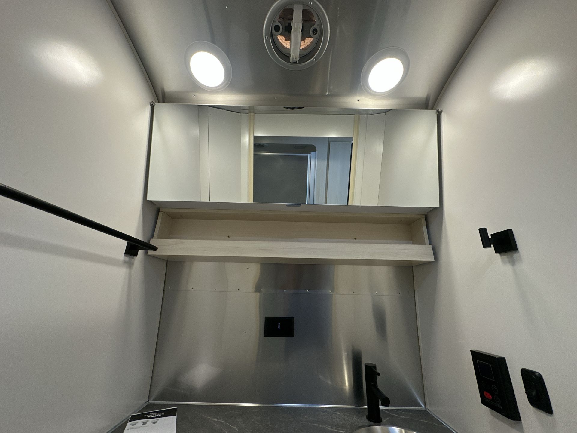 2025 Airstream 27FBQ Base