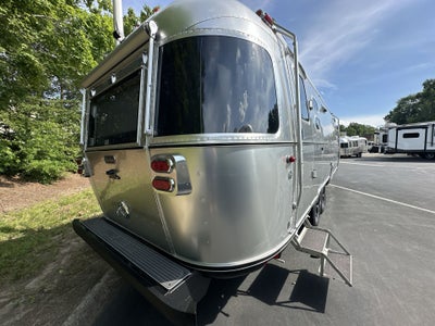 2025 Airstream 27FBQ Base