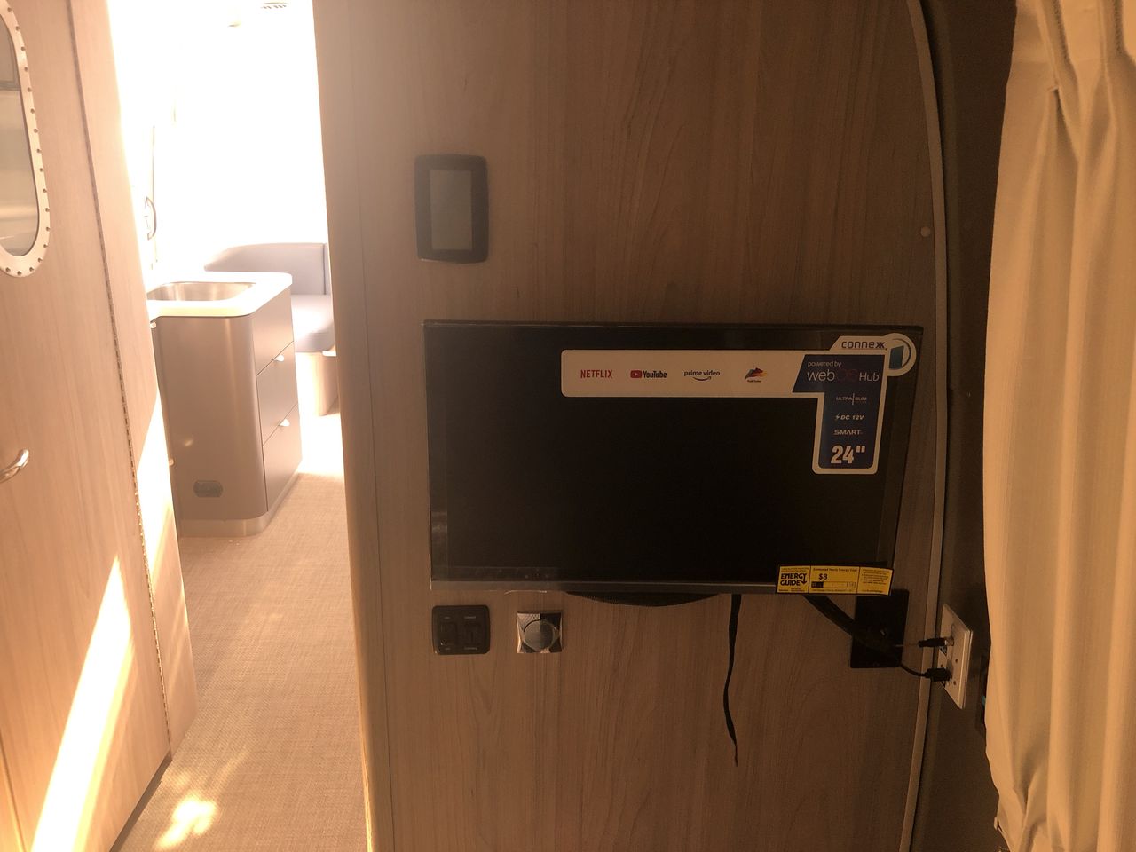 2026 Airstream 25FBQ Base