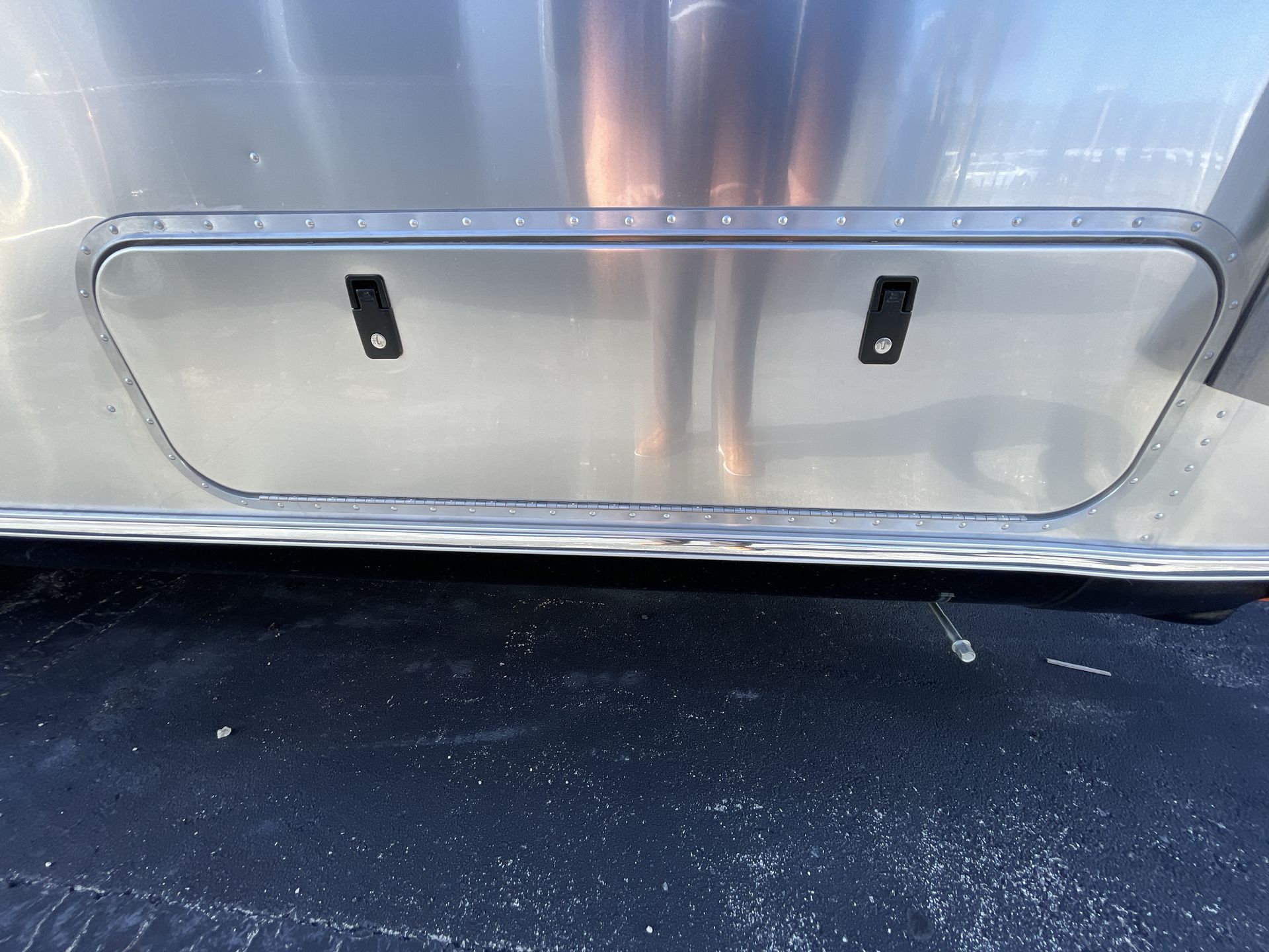 2026 Airstream 27FBT Base