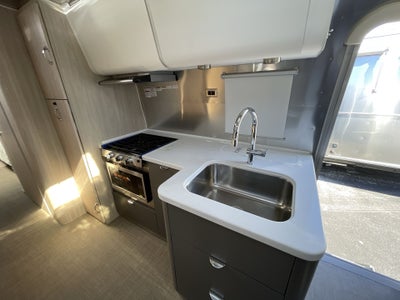 2026 Airstream 27FBT Base
