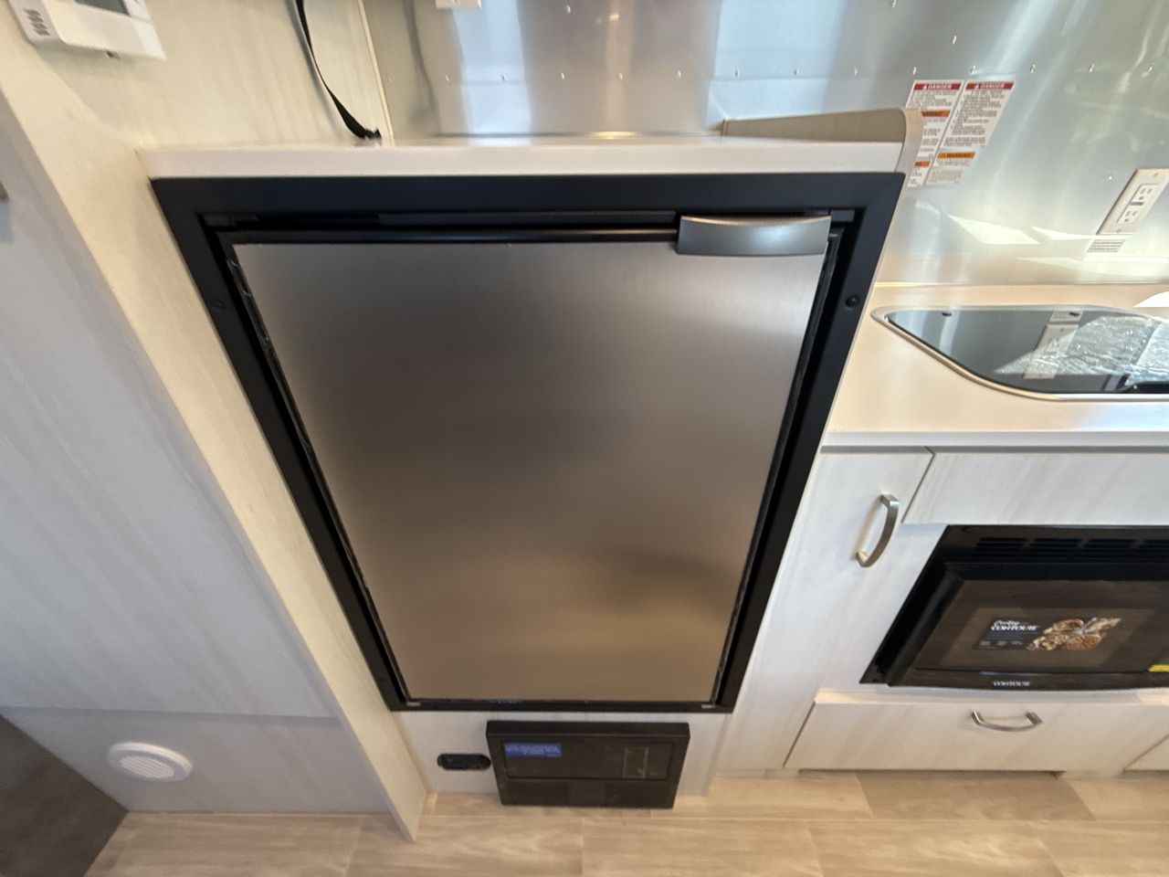 2026 Airstream 22FB Base