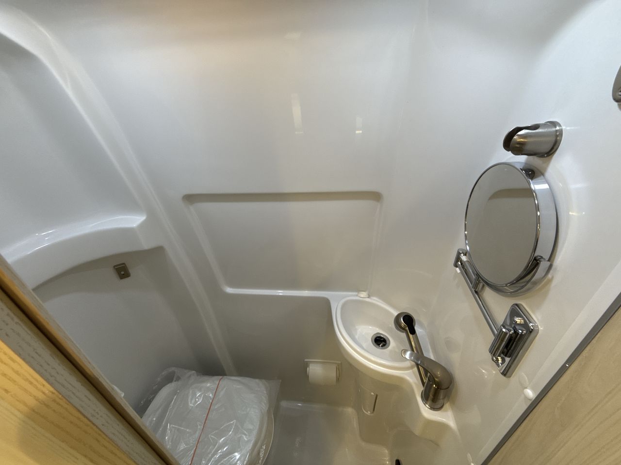 2026 Airstream 24GL 4x2 Passenger Base