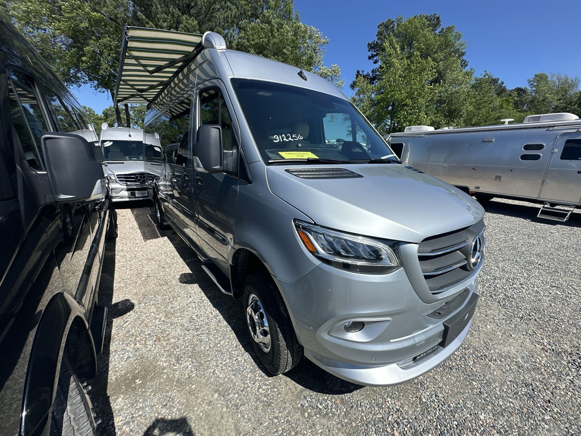 2026 Airstream 24GL Tommy Bahama Base